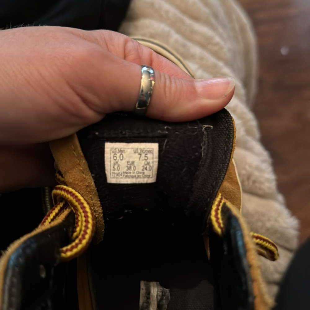 Vans! - Picture 2 of 3